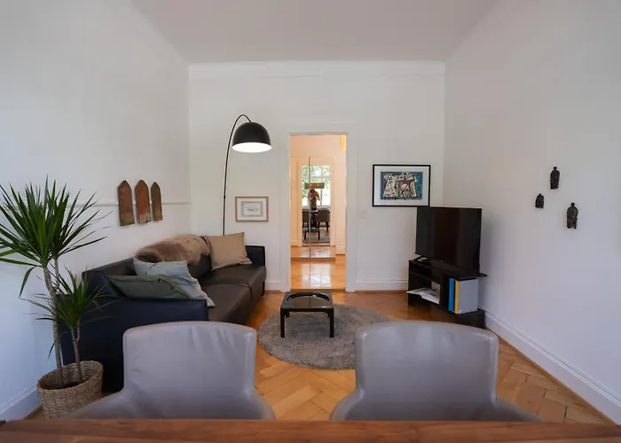 Charmante Altbauwohnung Am Rhein