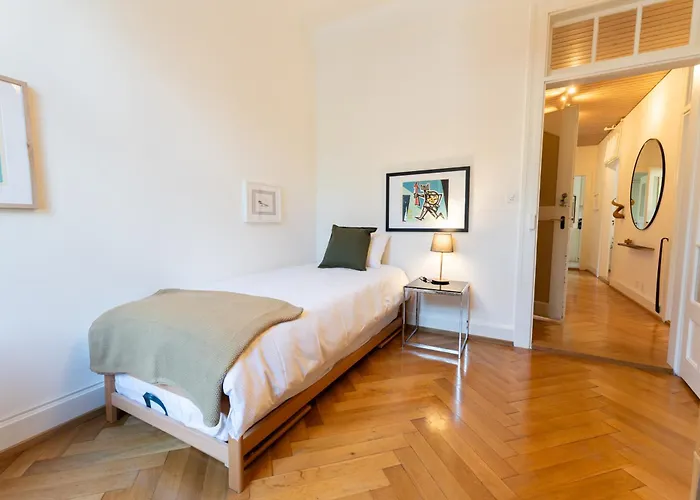 Charmante Altbauwohnung Am Rhein