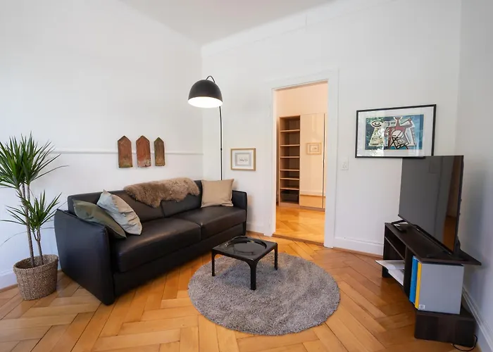 Charmante Altbauwohnung Am Rhein